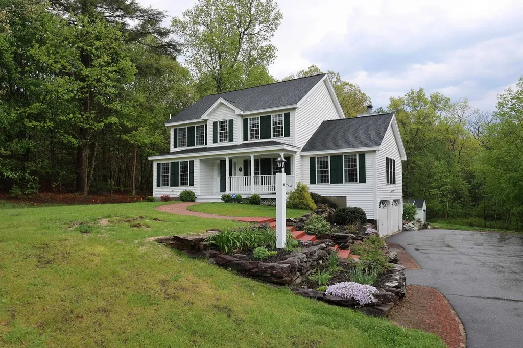 19 Burgess Drive Litchfield NH 03052