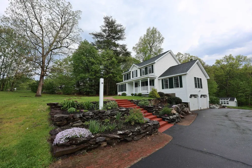 19 Burgess Drive Litchfield NH 03052