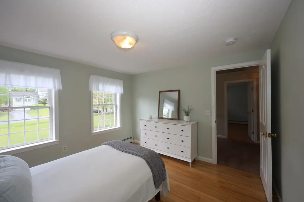 19 Burgess Drive Litchfield NH 03052