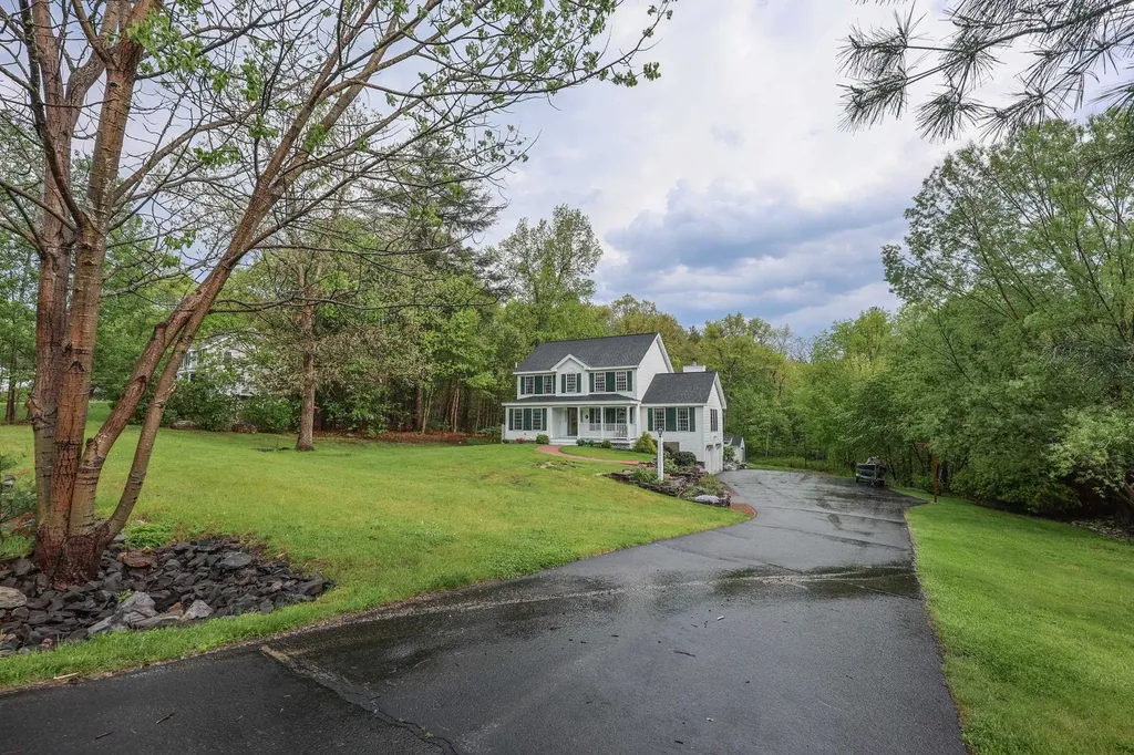 19 Burgess Drive Litchfield NH 03052