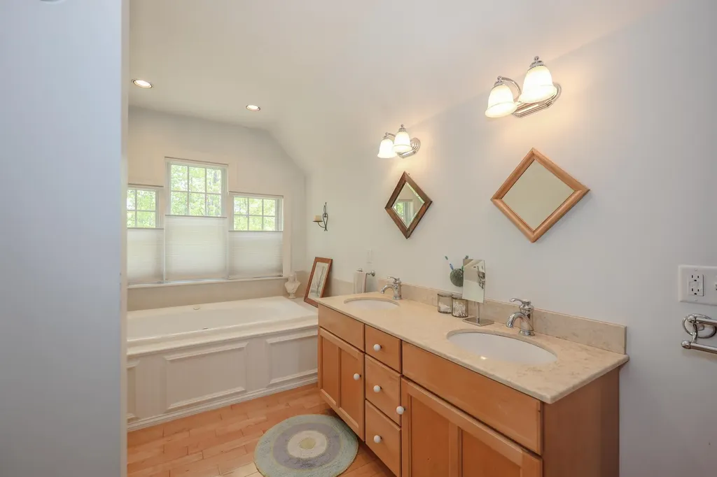 118 Perkins Road Madbury NH 03823