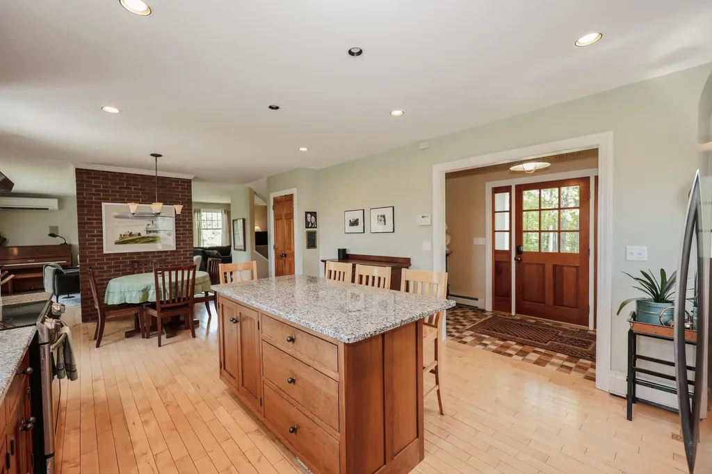 118 Perkins Road Madbury NH 03823