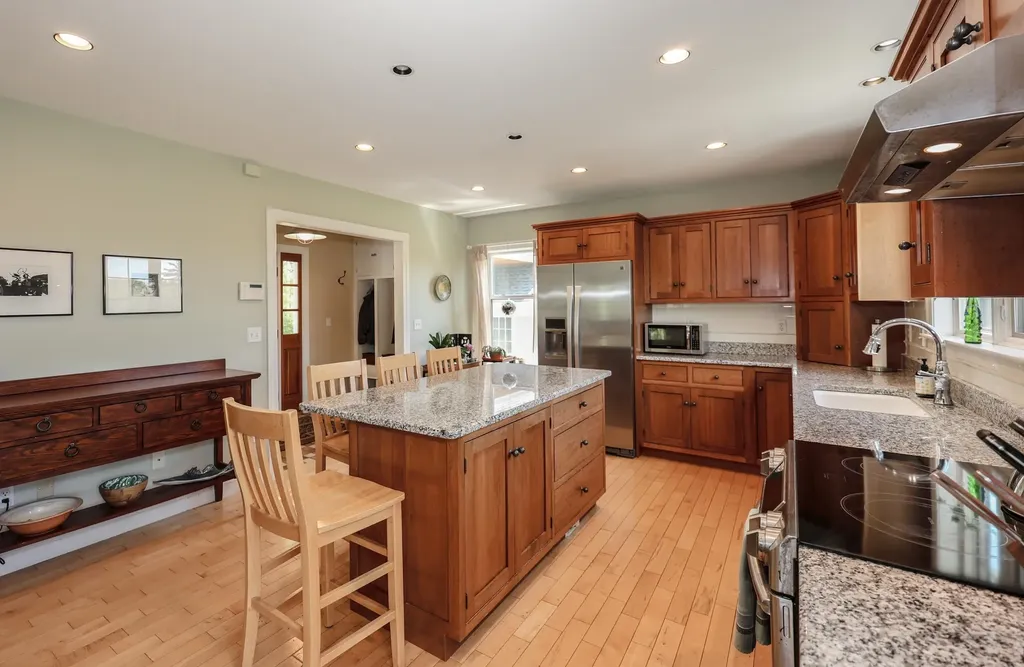 118 Perkins Road Madbury NH 03823