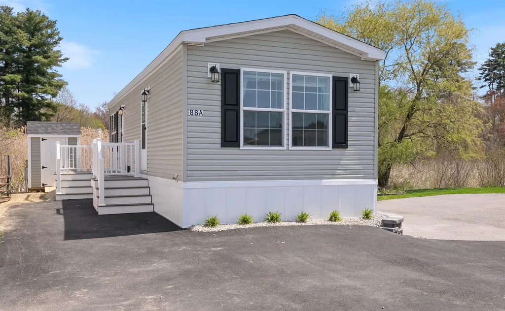 88 A Brookwood Drive Salem NH 03079