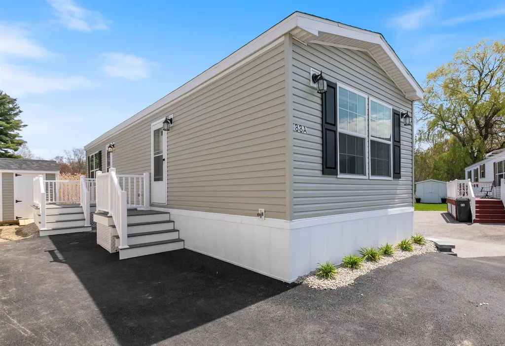 88 A Brookwood Drive Salem NH 03079