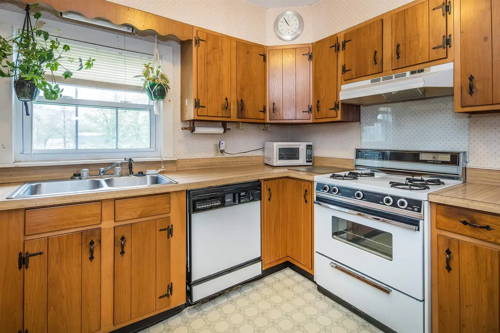 848, 882, 826 Blue Star Drive Ira VT 05735