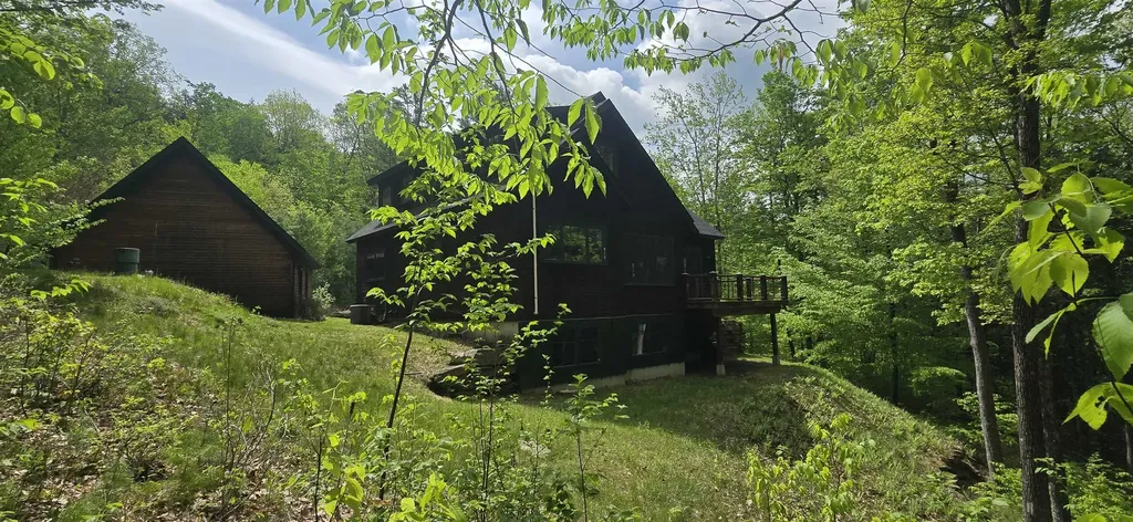 96 Hawkwood Lane Hartford VT 05059