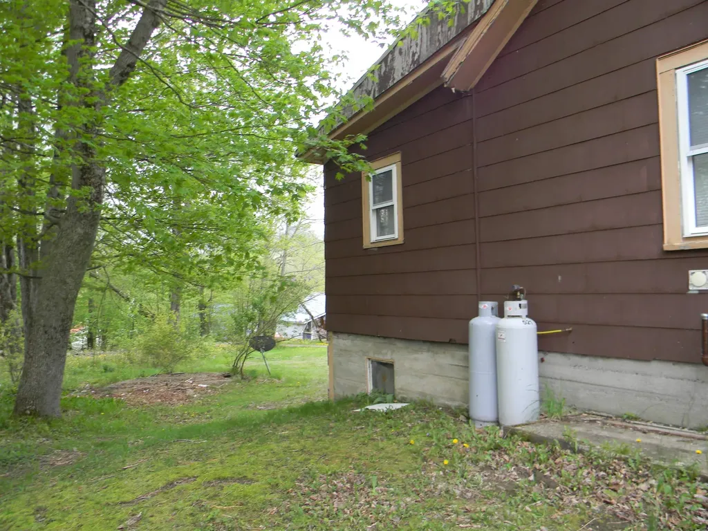 13 Fiske Street Northumberland NH 03582