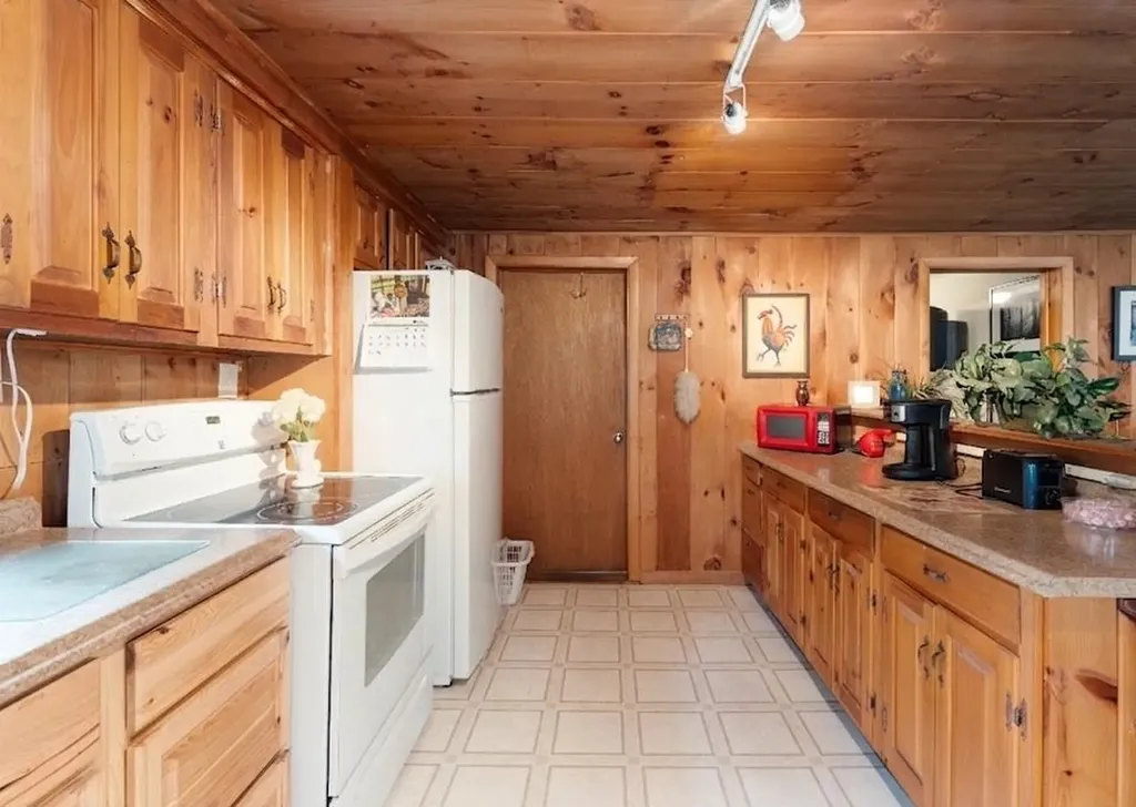 25 S Mayhew Turnpike Hebron NH 03241