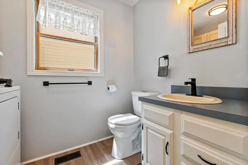 121 Garnet Street Sunapee NH 03782