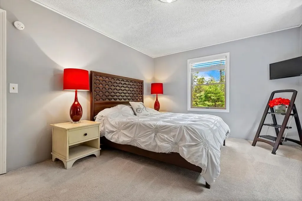 121 Garnet Street Sunapee NH 03782