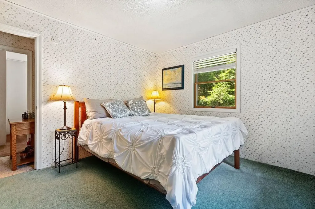 121 Garnet Street Sunapee NH 03782