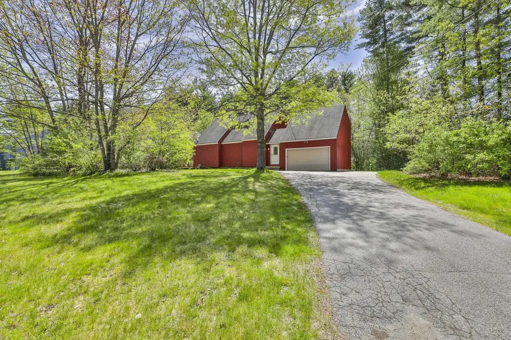 21 St Laurent Drive Hudson NH 03051