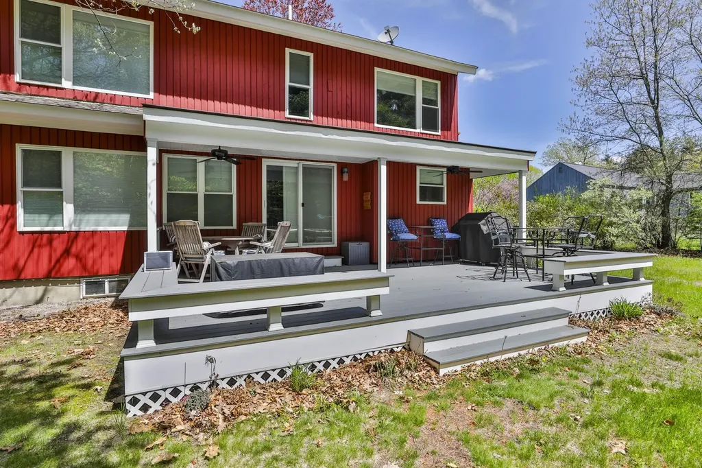 21 St Laurent Drive Hudson NH 03051