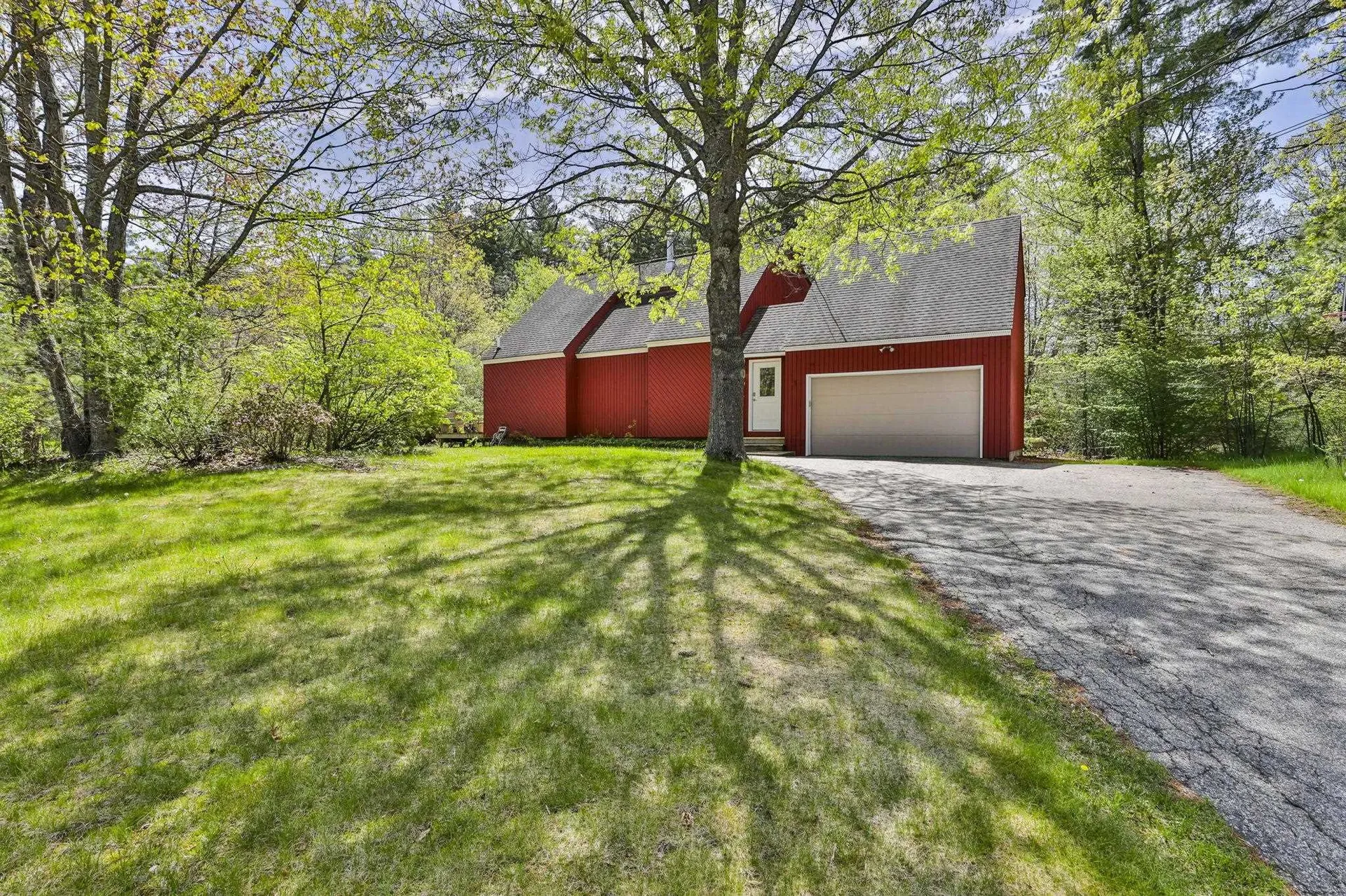 21 St Laurent Drive Hudson NH 03051