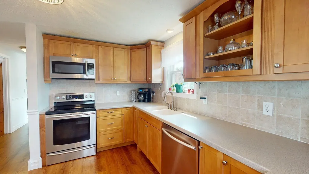31 Aaron Drive Manchester NH 03109