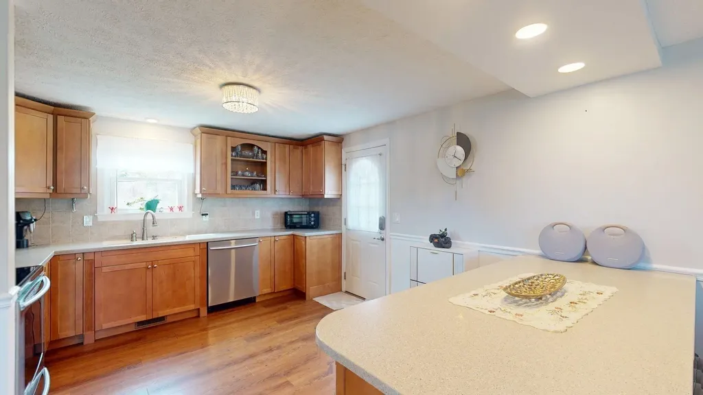31 Aaron Drive Manchester NH 03109
