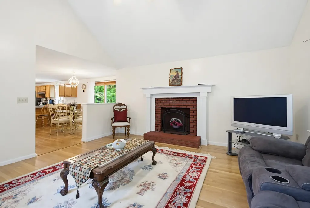 2 Arthur Avenue Hooksett NH 03106