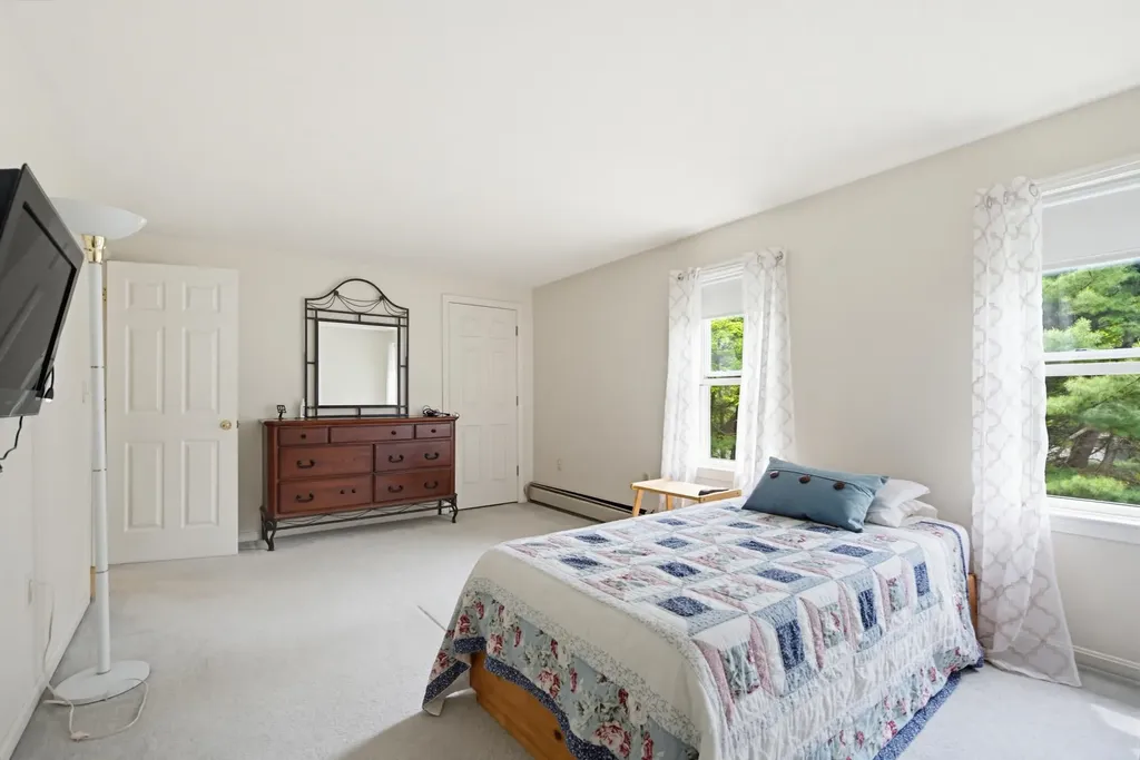 2 Arthur Avenue Hooksett NH 03106