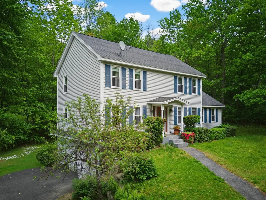 2 Arthur Avenue Hooksett NH 03106