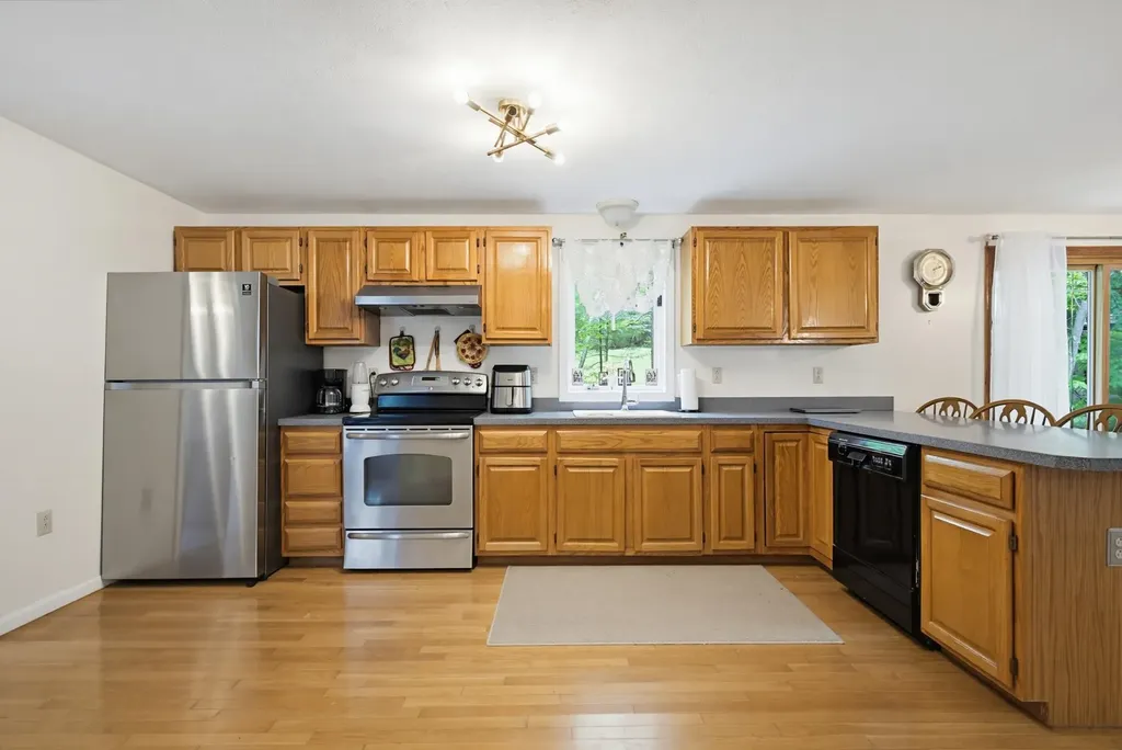 2 Arthur Avenue Hooksett NH 03106