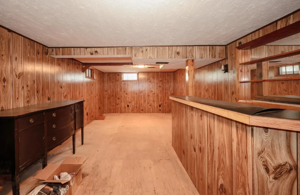 8 Burnham Avenue Nashua NH 03064