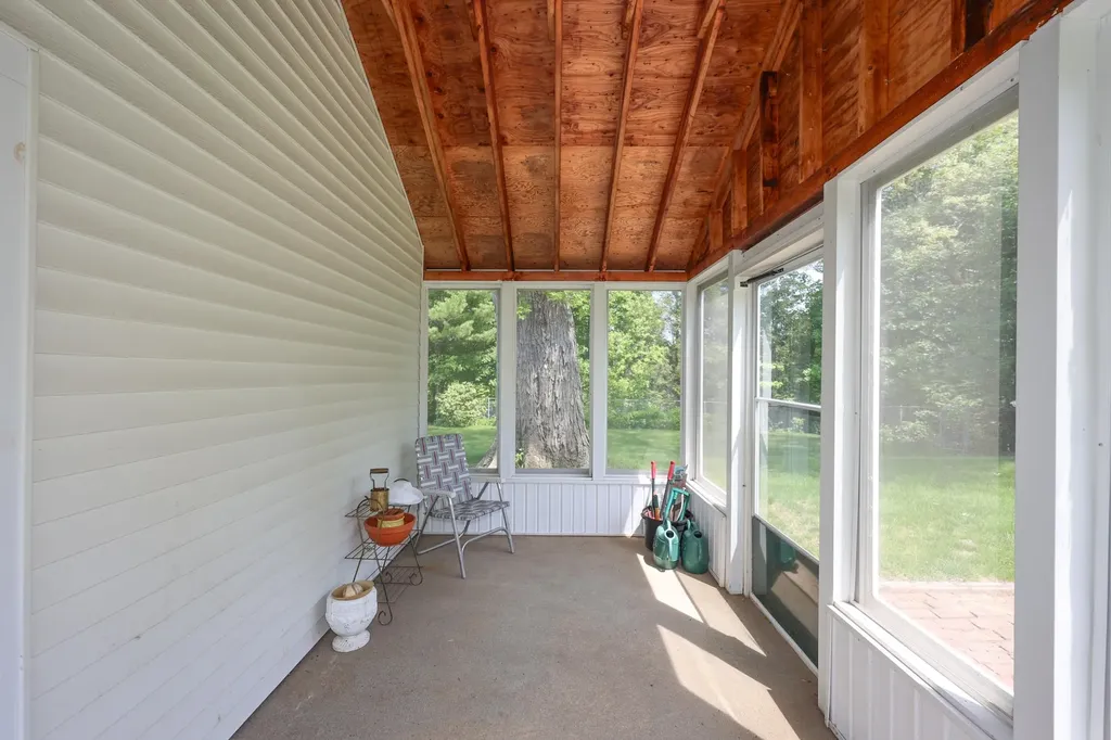 8 Burnham Avenue Nashua NH 03064