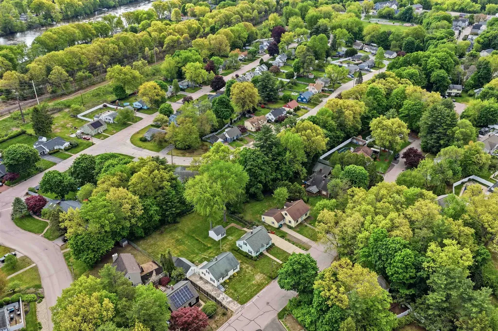 8 Burnham Avenue Nashua NH 03064