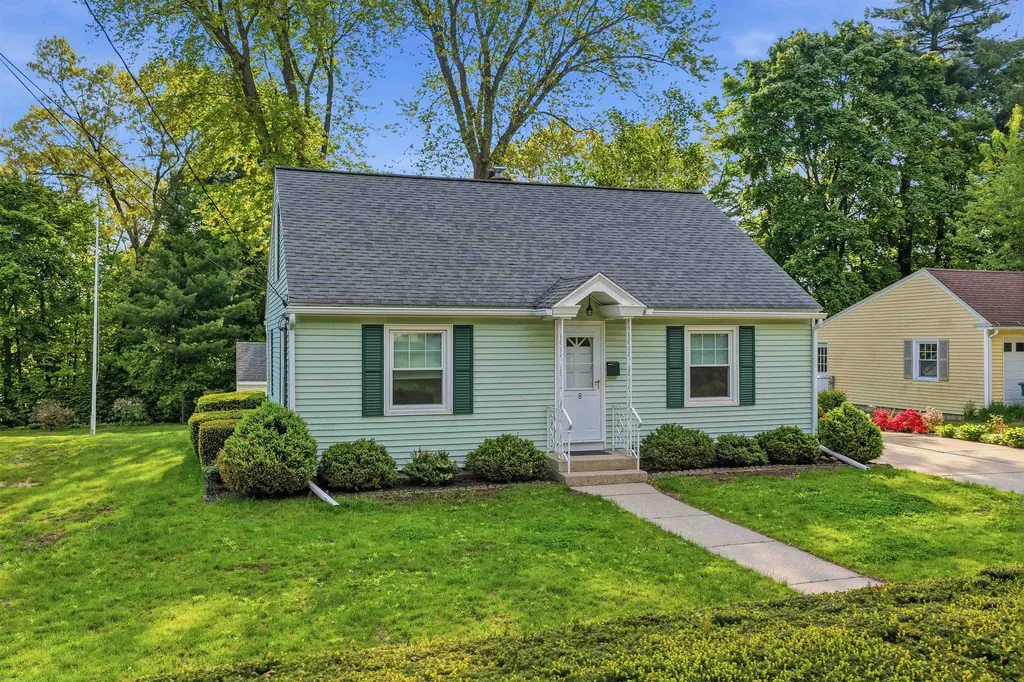 8 Burnham Avenue Nashua NH 03064