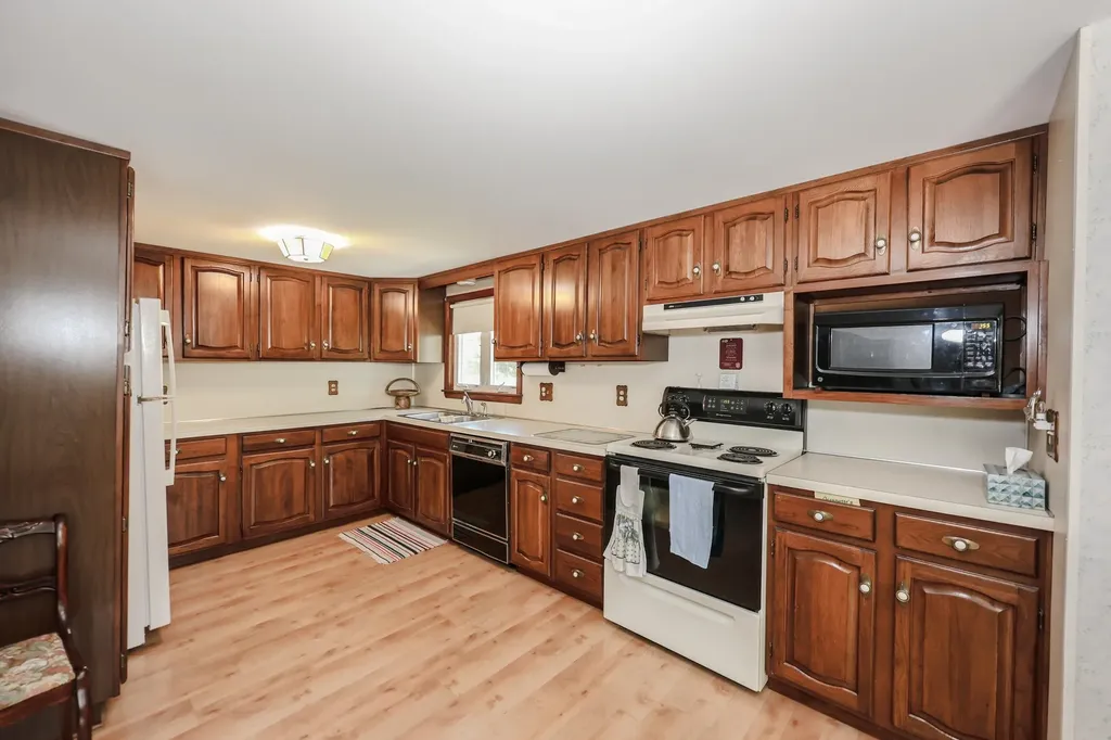 8 Burnham Avenue Nashua NH 03064