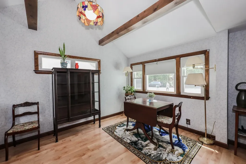 8 Burnham Avenue Nashua NH 03064