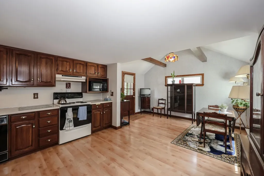 8 Burnham Avenue Nashua NH 03064
