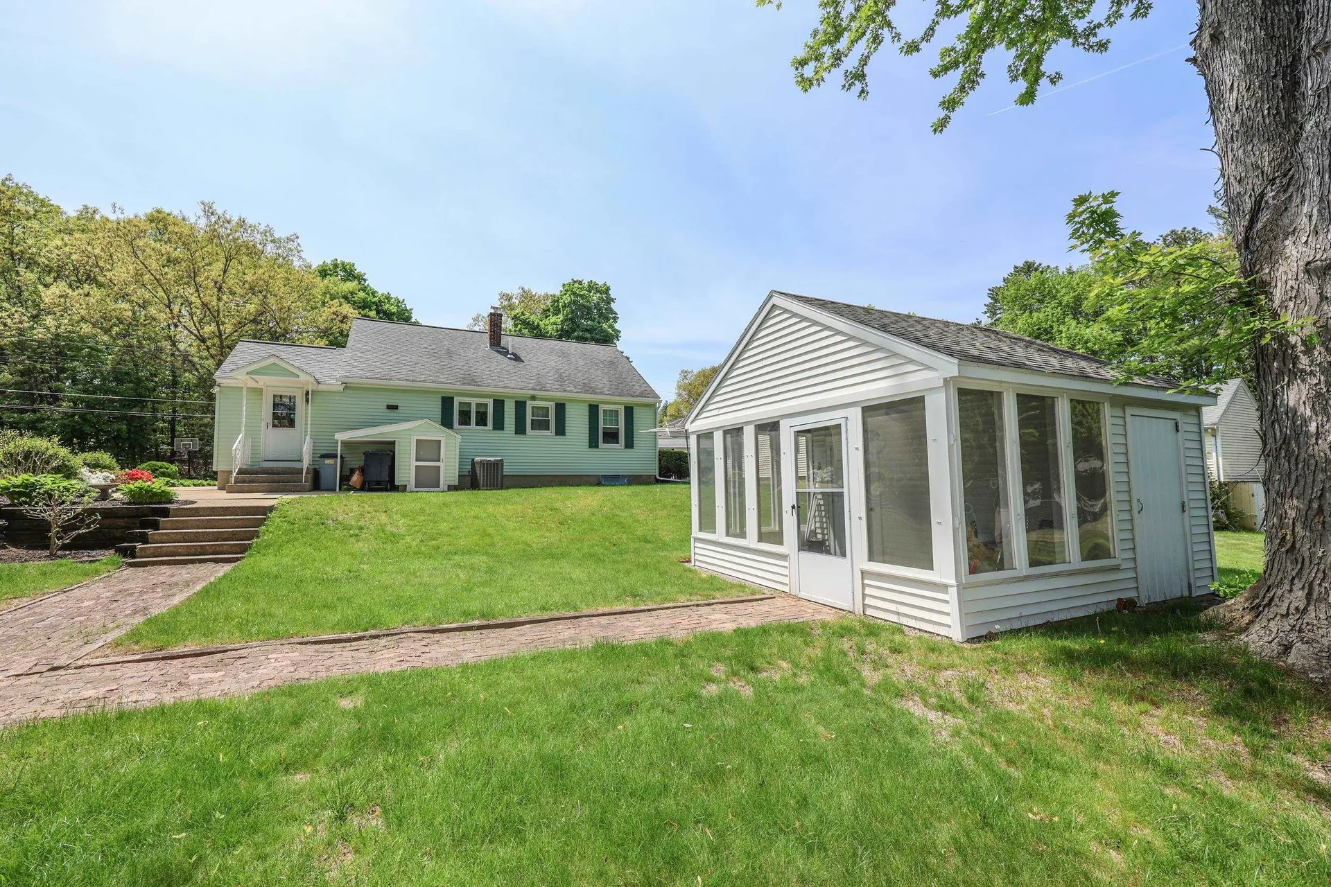 8 Burnham Avenue Nashua NH 03064
