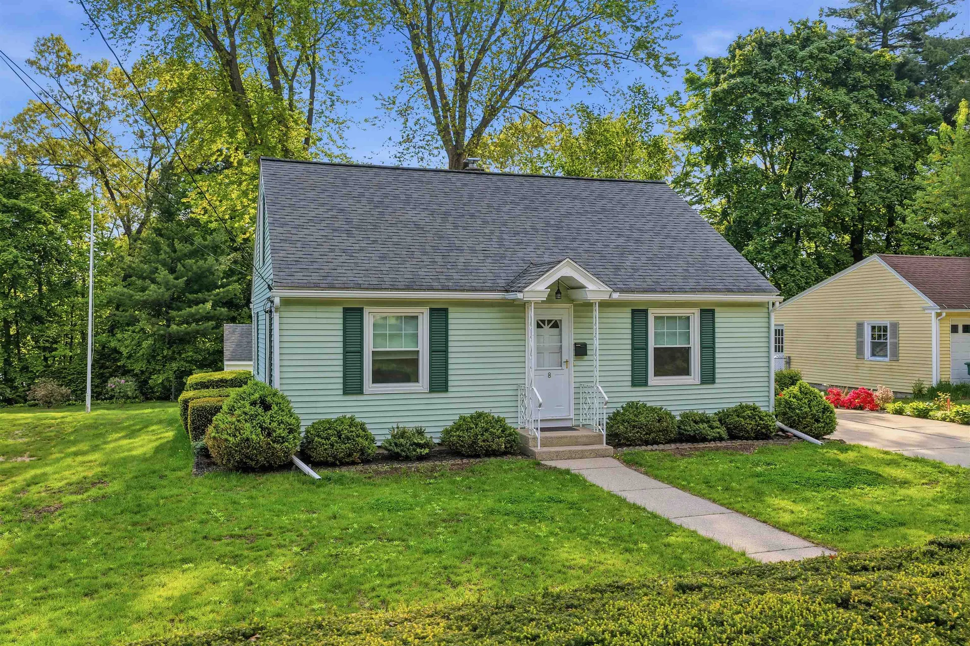 8 Burnham Avenue Nashua NH 03064