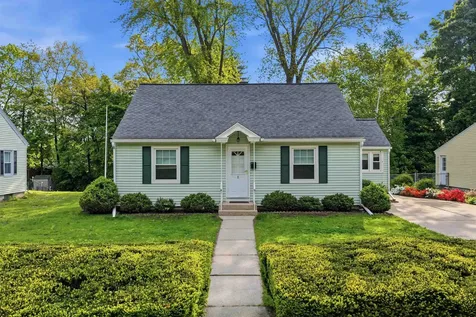 8 Burnham Avenue Nashua NH 03064
