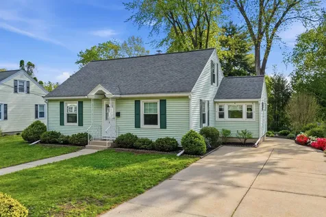 8 Burnham Avenue Nashua NH 03064