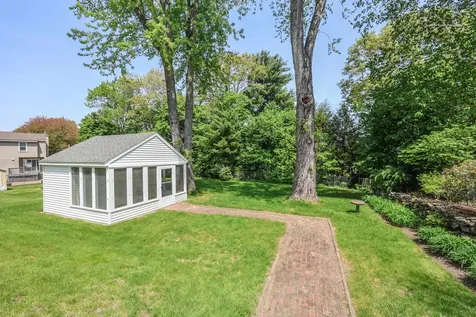 8 Burnham Avenue Nashua NH 03064
