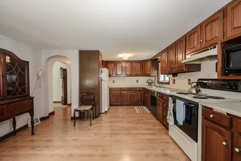 8 Burnham Avenue Nashua NH 03064