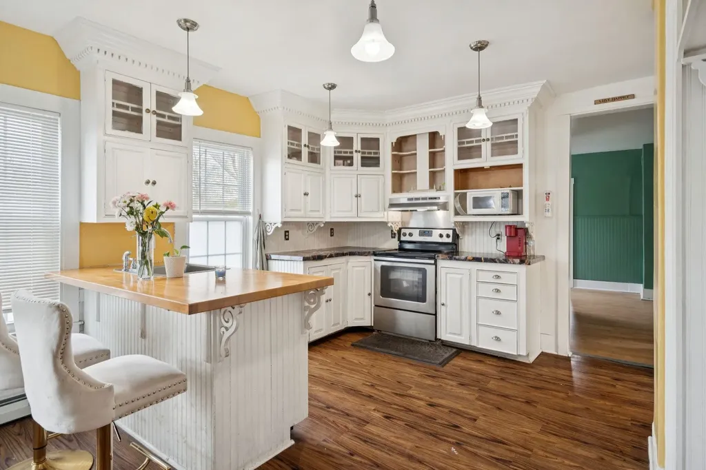 179 Pleasant Street Claremont NH 03743