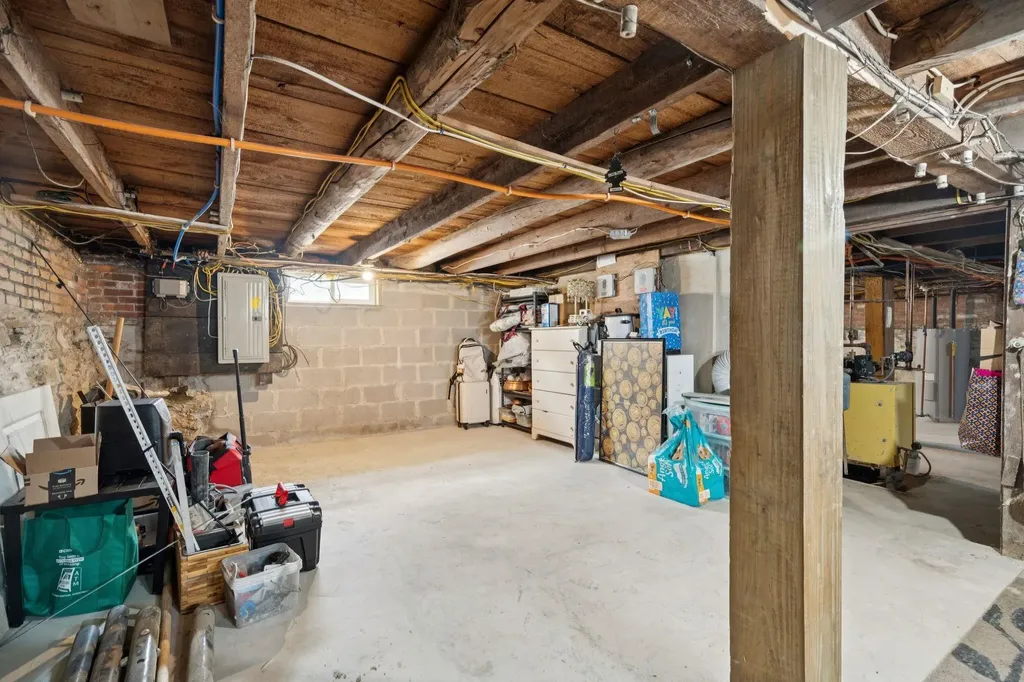 179 Pleasant Street Claremont NH 03743