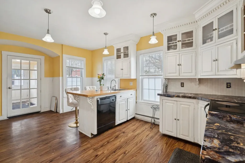 179 Pleasant Street Claremont NH 03743
