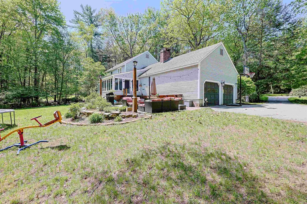 19 Winterberry Drive Amherst NH 03031
