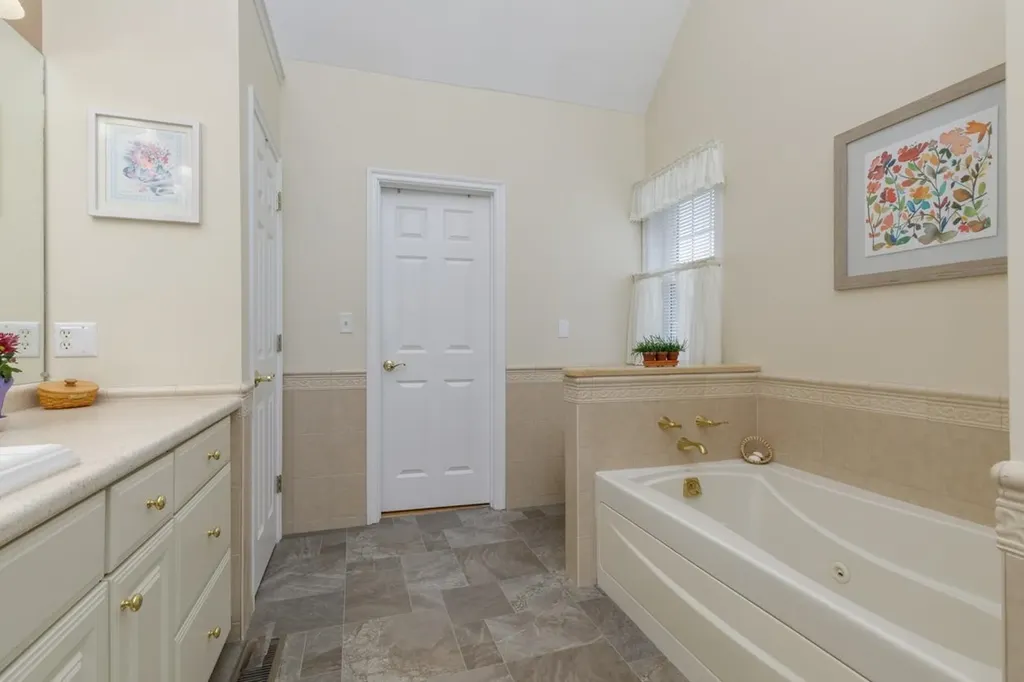 3 South Parrish Drive Londonderry NH 03053