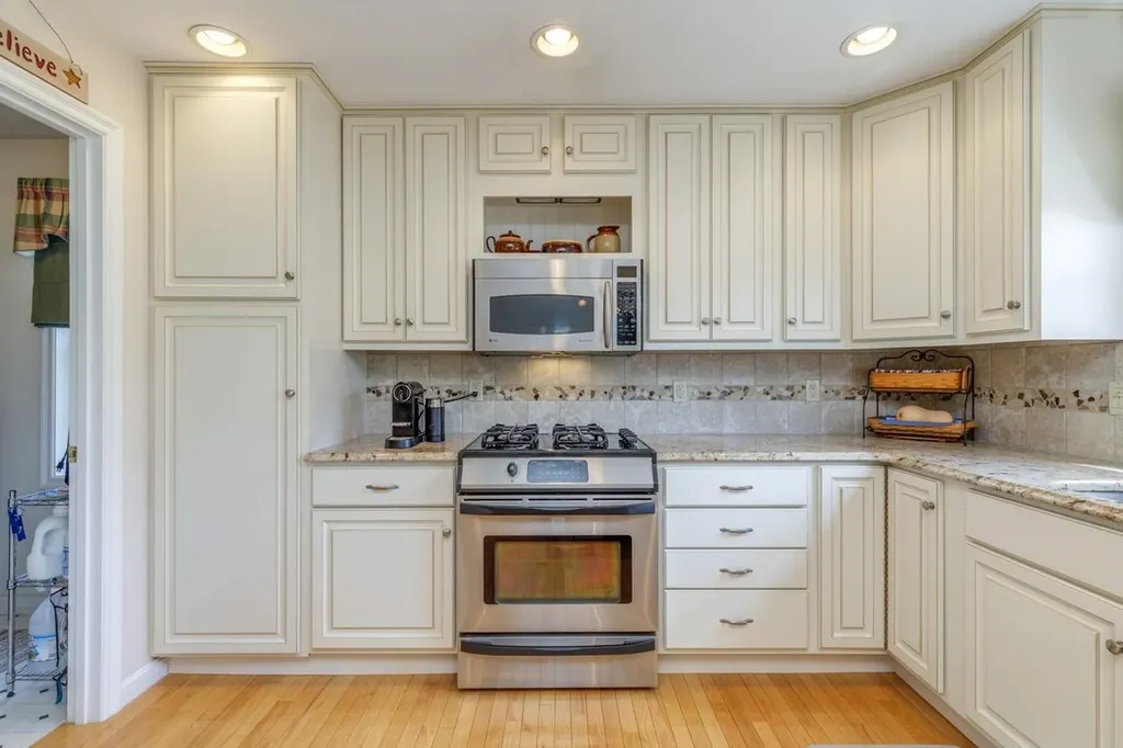 3 South Parrish Drive Londonderry NH 03053