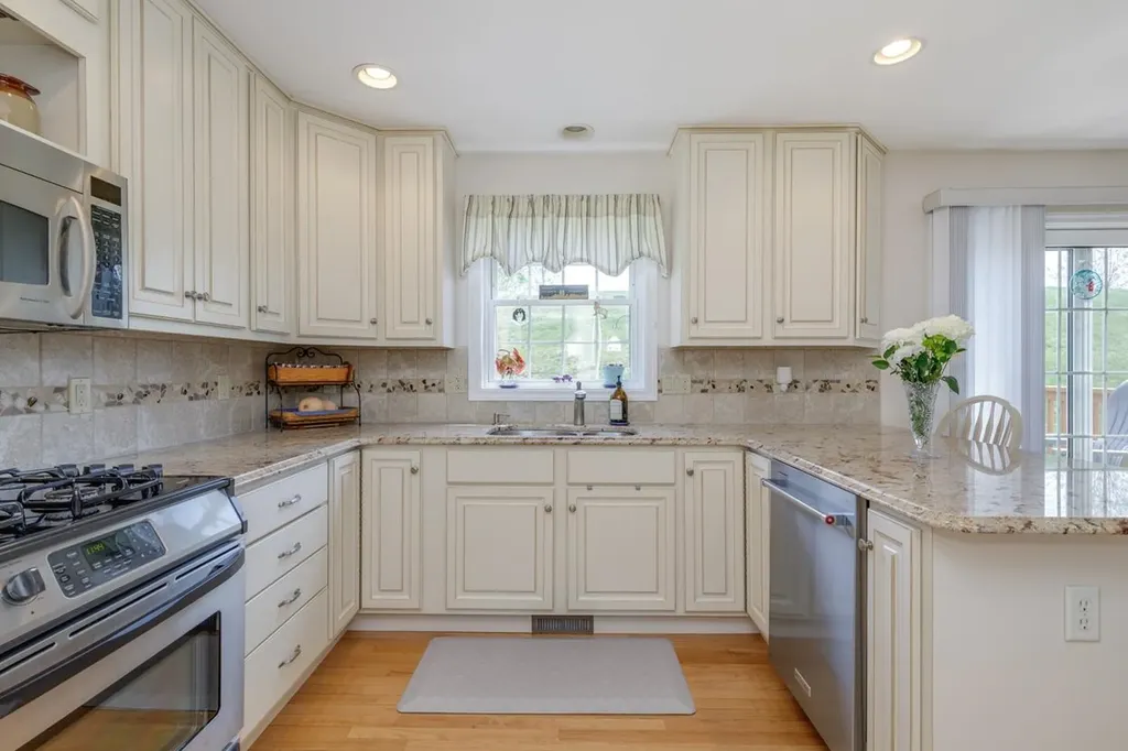 3 South Parrish Drive Londonderry NH 03053