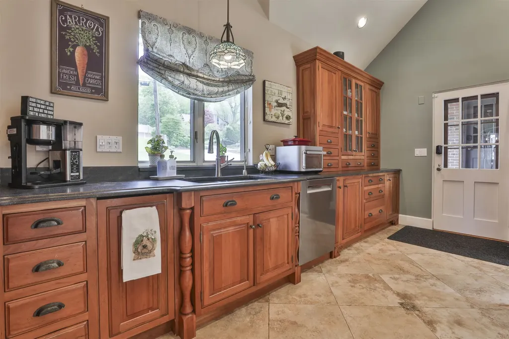 135 Ridge Road Manchester NH 03104