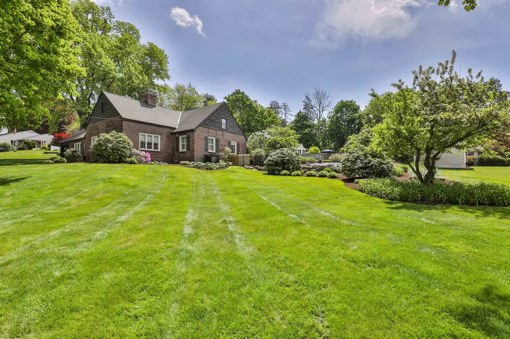 135 Ridge Road Manchester NH 03104