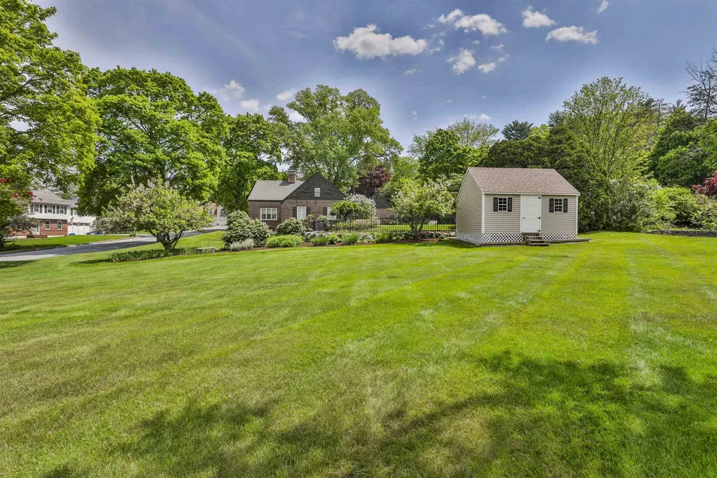 135 Ridge Road Manchester NH 03104