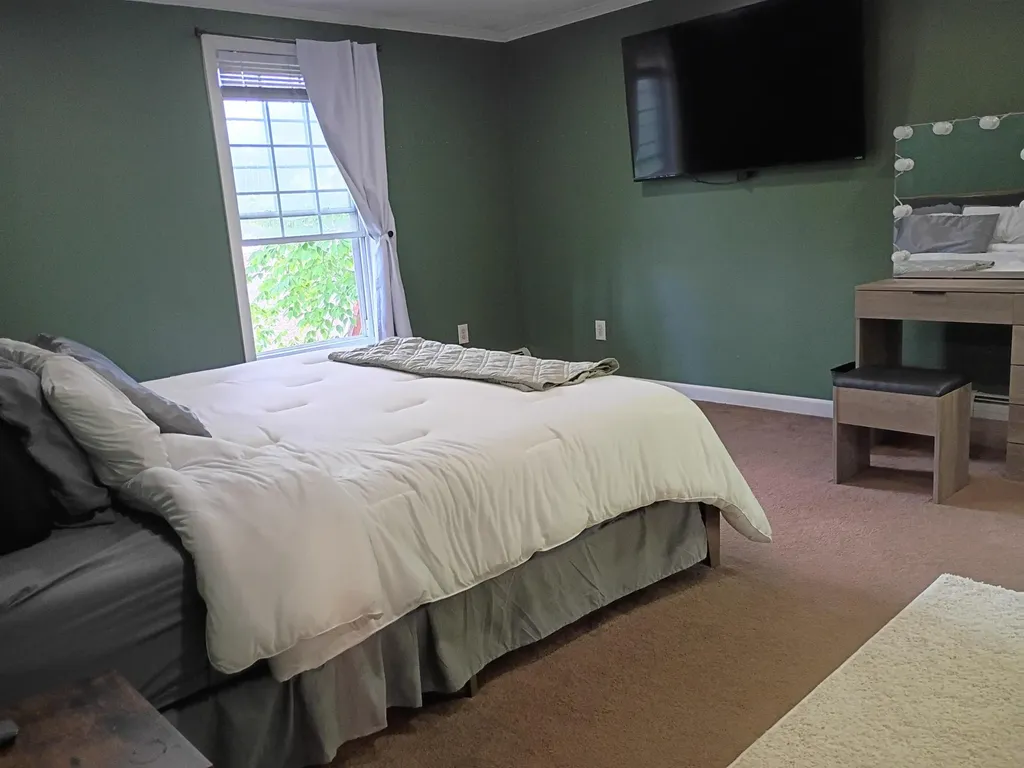 6 Friar Tuck Road Canterbury NH 03224
