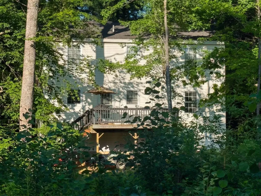 6 Friar Tuck Road Canterbury NH 03224